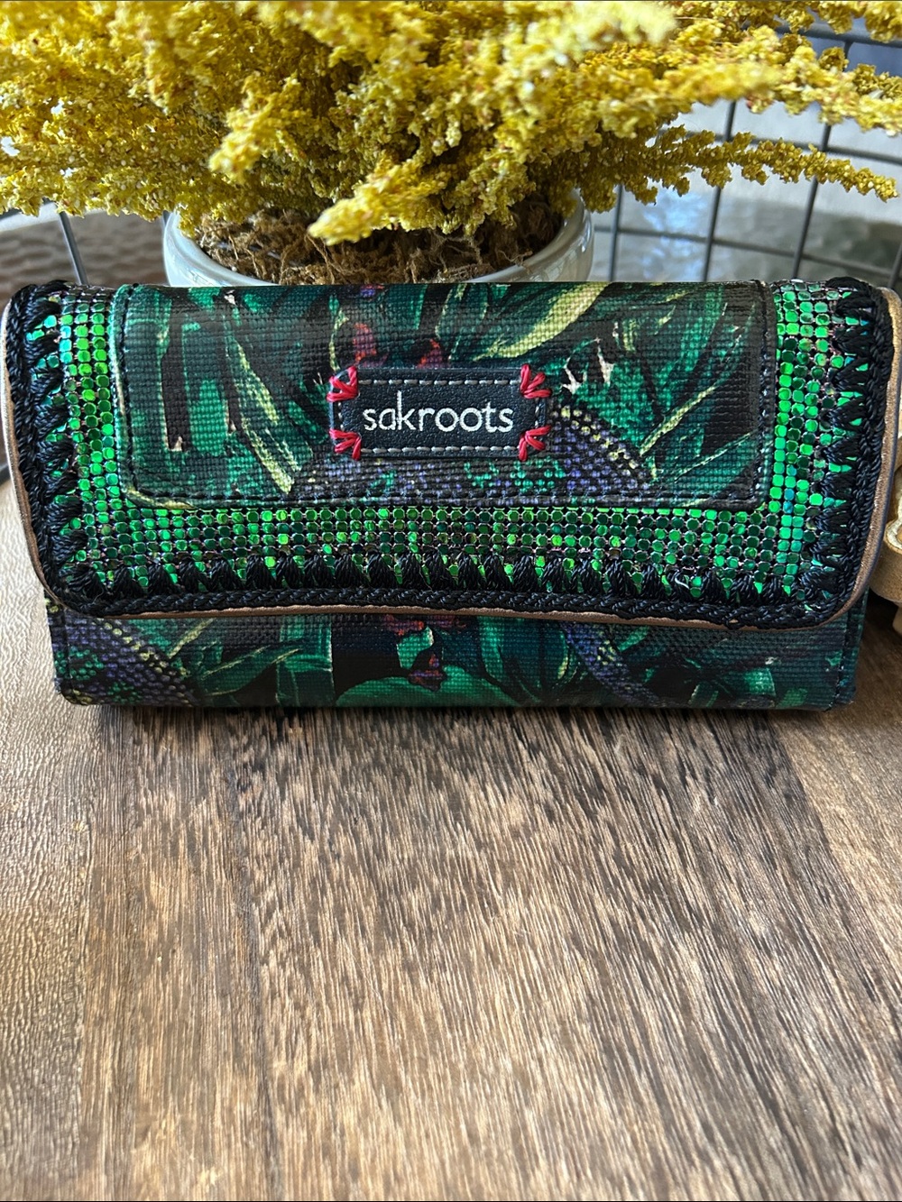 NWOT Sakroots Trifold Wallet - Embroidered Sequin Green Botanical